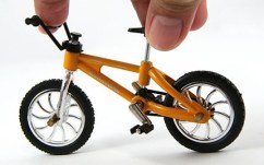670px-Finger-Bike-Step-1